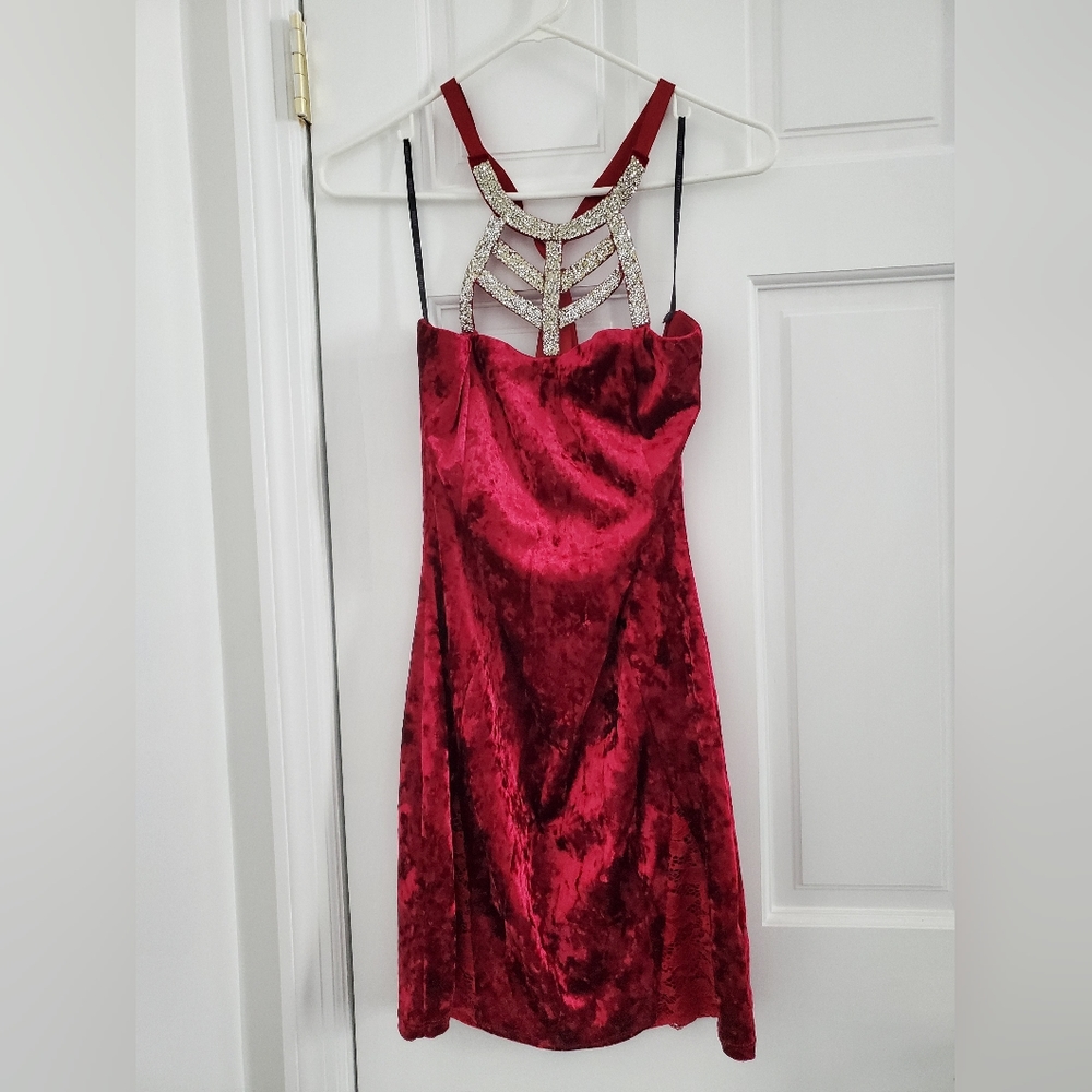 Selling a dress I never wore